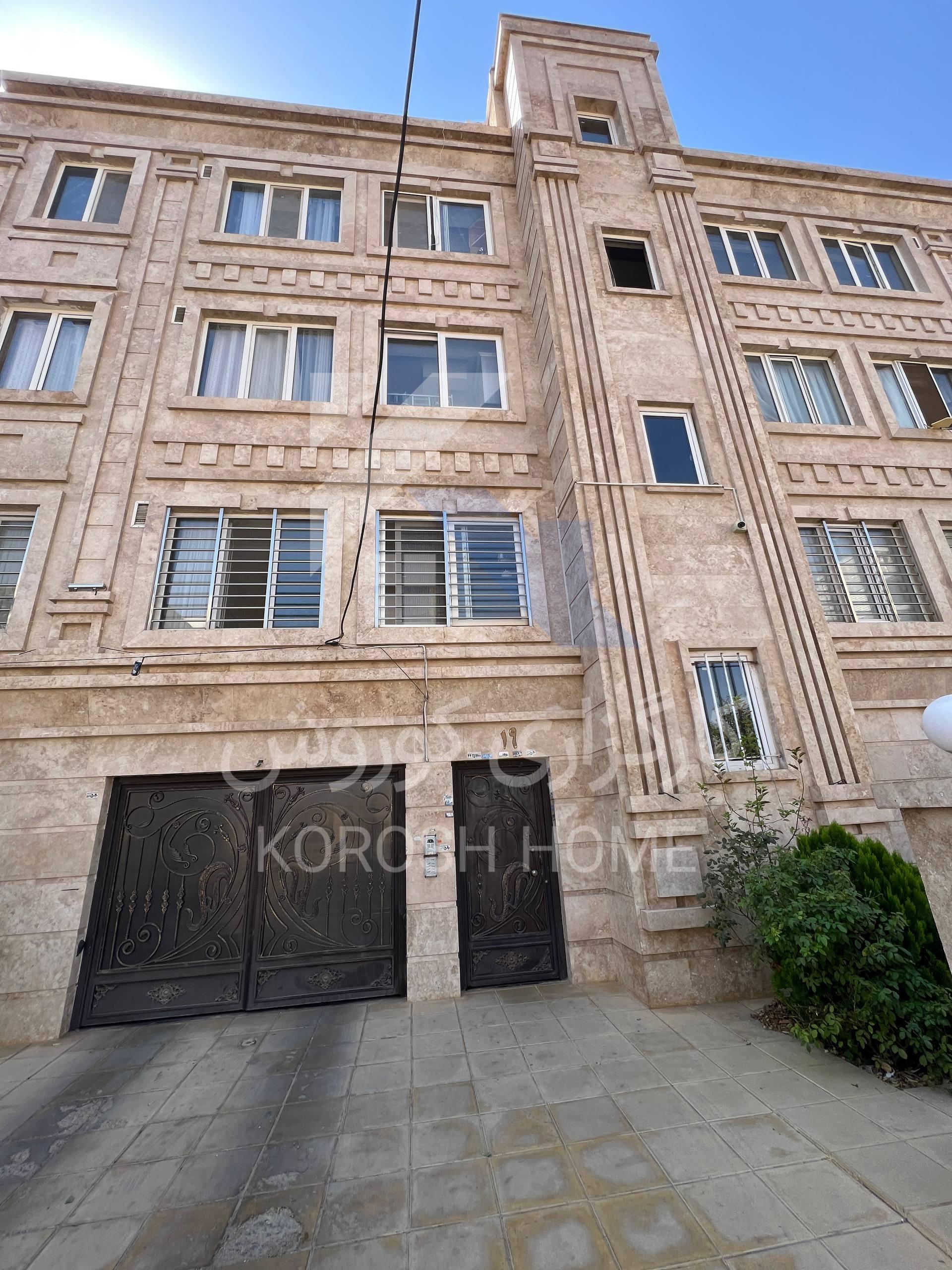 110 متری شیک/ سند تکبرگ/ تاپ لوکیشن